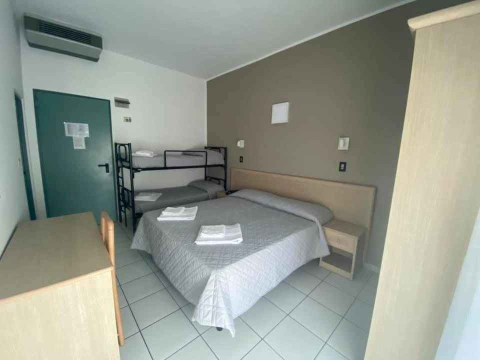 A bed or beds in a room at Hotel Rex
