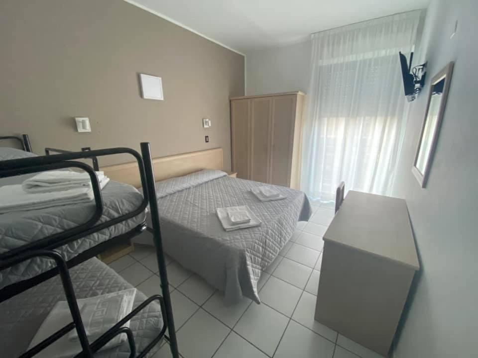 A bed or beds in a room at Hotel Rex
