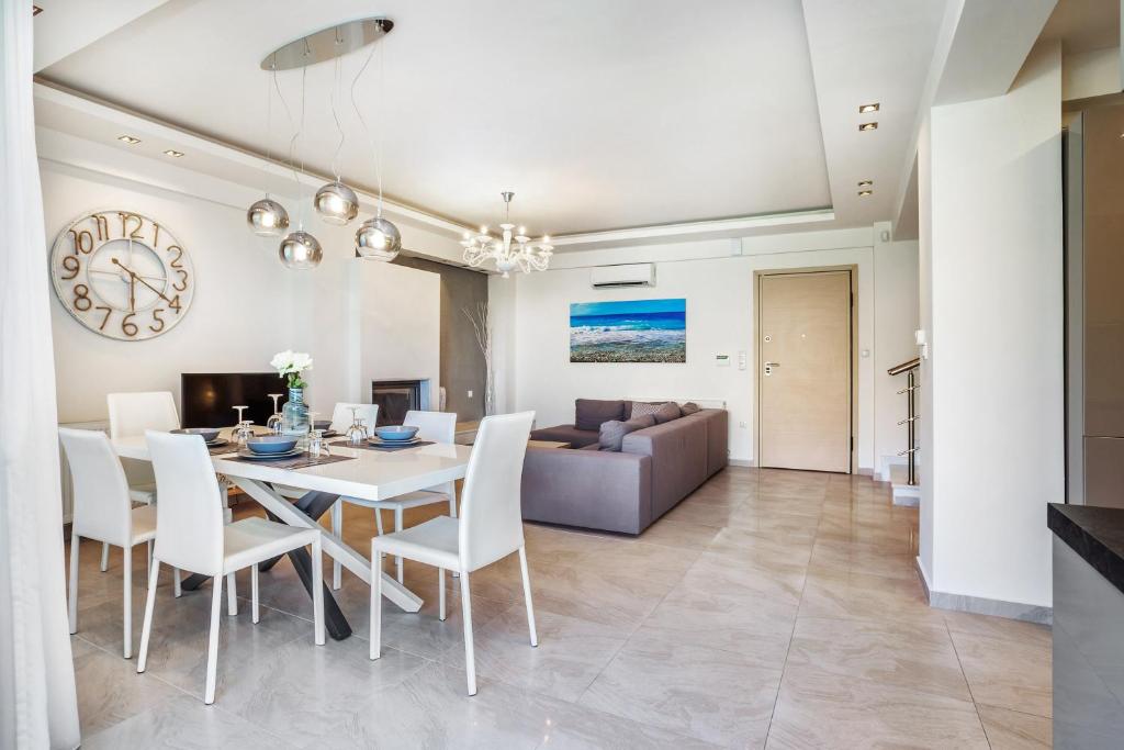 Televízia a/alebo spoločenská miestnosť v ubytovaní Deluxe Villas Mira Mare