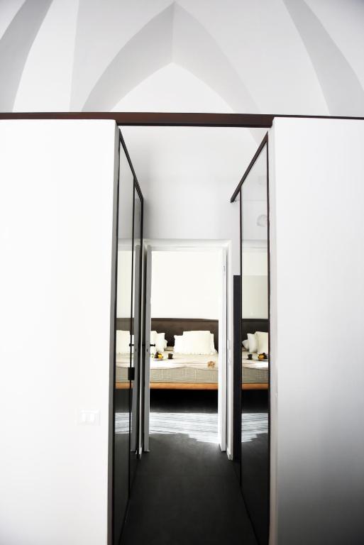 a room with two mirrors and a bed at Arya Nobile Dimora in Carovigno