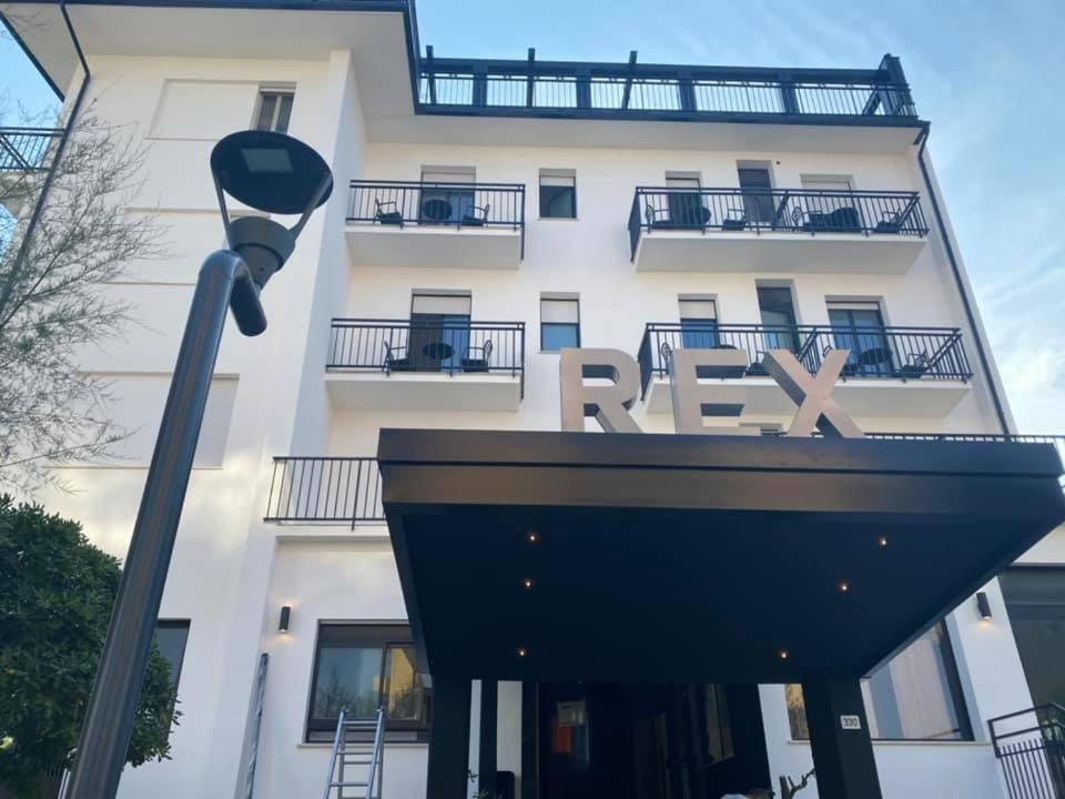 A balcony or terrace at Hotel Rex