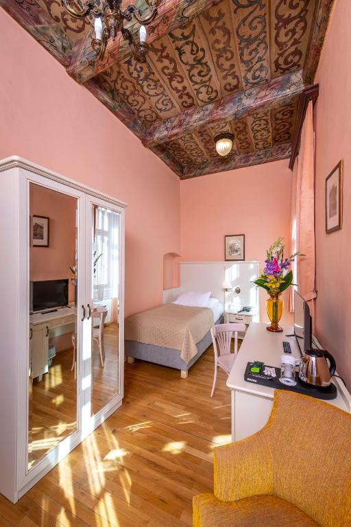 Postel nebo postele na pokoji v ubytování Hotel Cerny Slon