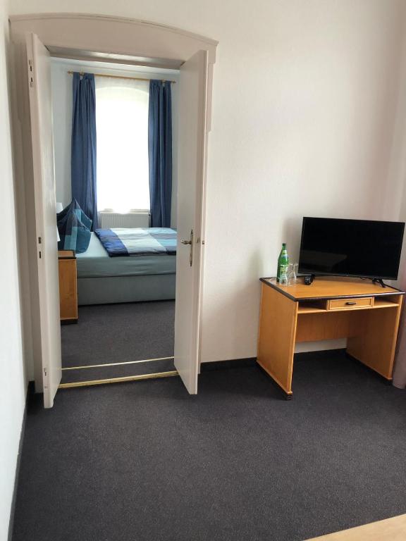 TV a/nebo společenská místnost v ubytování Hotel zur Köppe