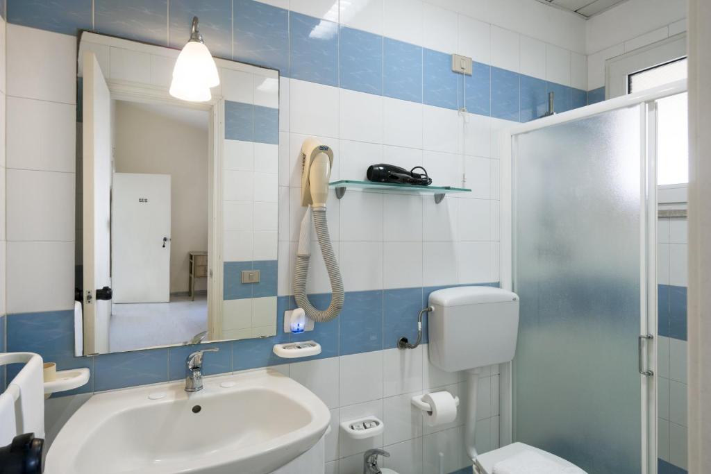 Koupelna v ubytování Hotel Mida