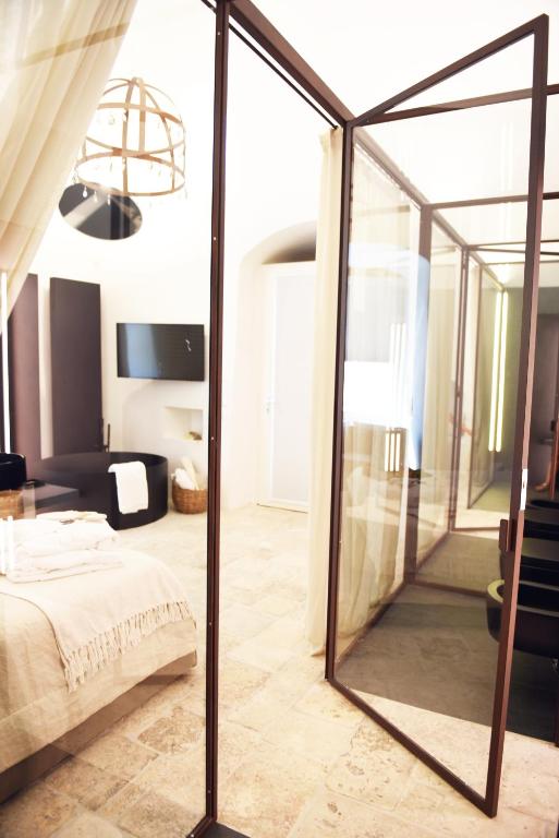 a bedroom with a large mirror in a room at Arya Nobile Dimora in Carovigno