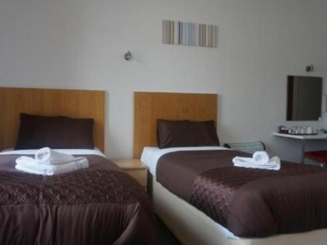 The Cotswold - Twin Room With Shower