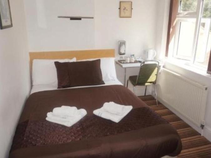 The Cotswold - Double Room With Private Bathroom