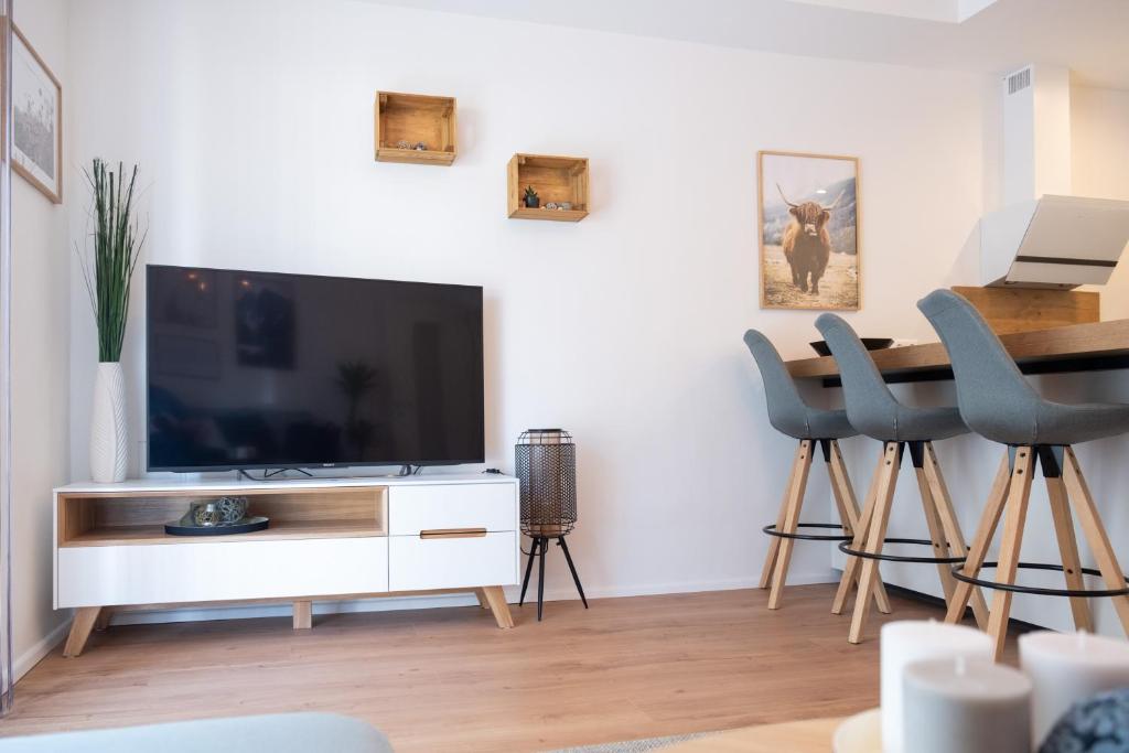 Televízia a/alebo spoločenská miestnosť v ubytovaní MH Living - 5 - Scandinavian Living Dream in Center