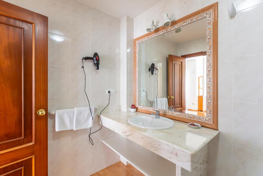 Hotel Nautilus, Raxo, Spain - Booking.com