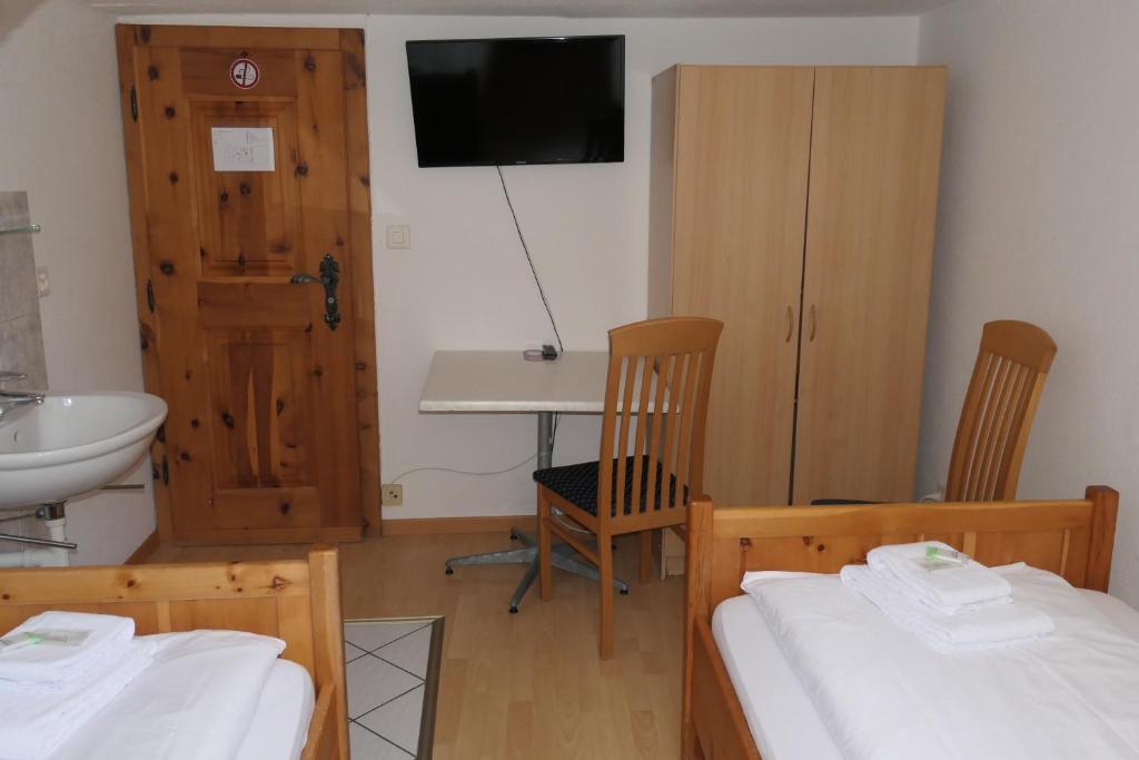TV a/nebo společenská místnost v ubytování Hotel Franziskaner