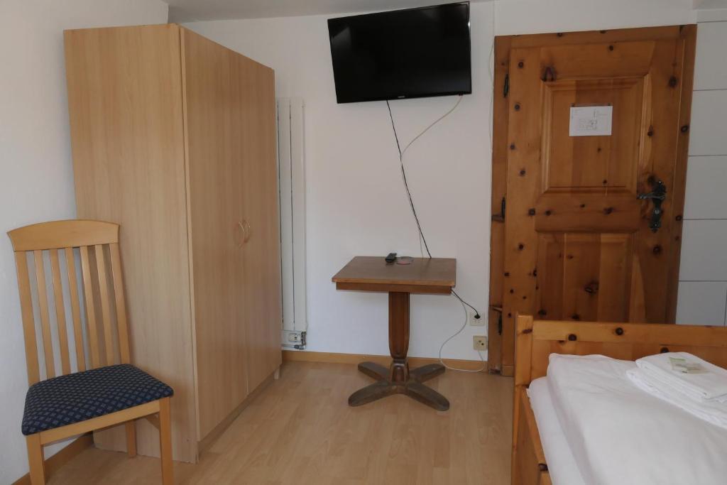 TV a/nebo společenská místnost v ubytování Hotel Franziskaner