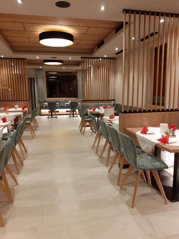 Reštaurácia alebo iné gastronomické zariadenie v ubytovaní Hotel Gasthof Stefansbrücke