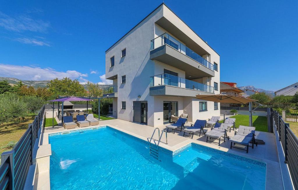 Bazén v ubytovaní Luxury Dream House alebo v jeho blízkosti