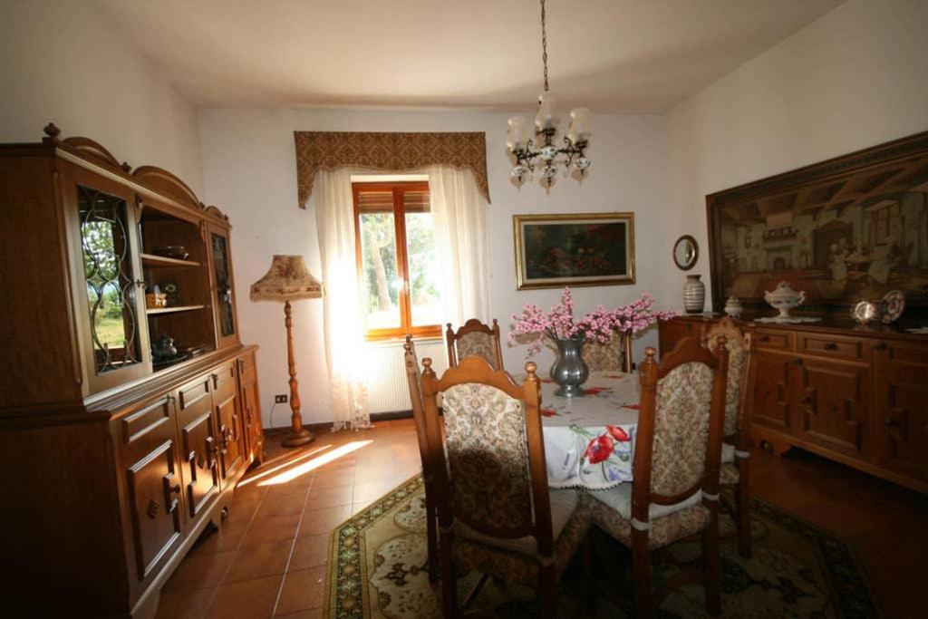 Televízia a/alebo spoločenská miestnosť v ubytovaní Al Sasso, Barga