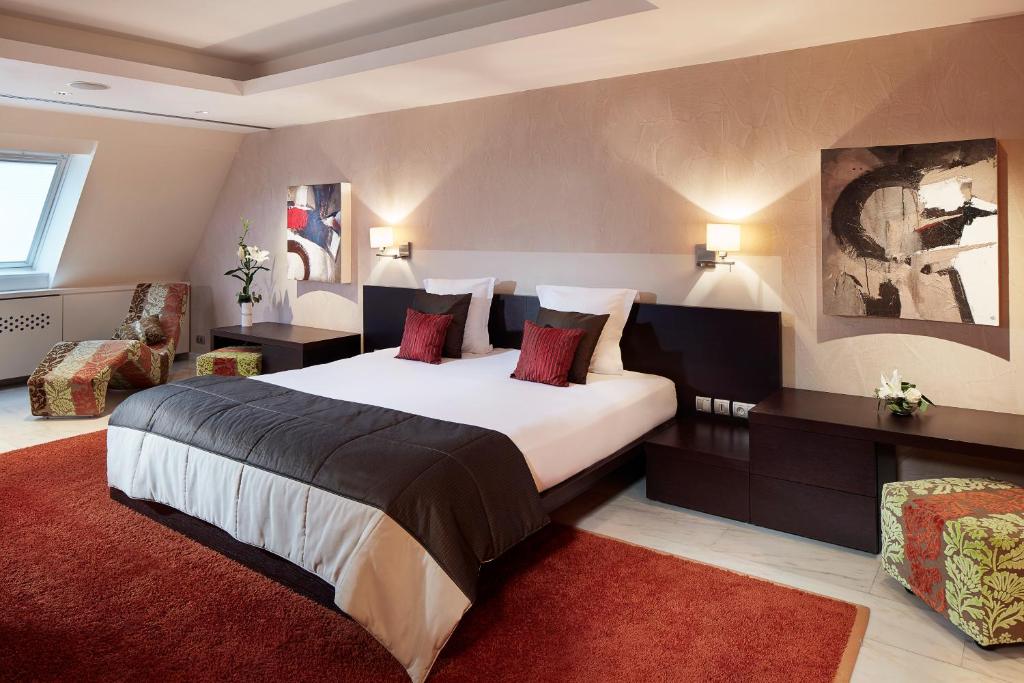 Postel nebo postele na pokoji v ubytování Hotel L'Europe