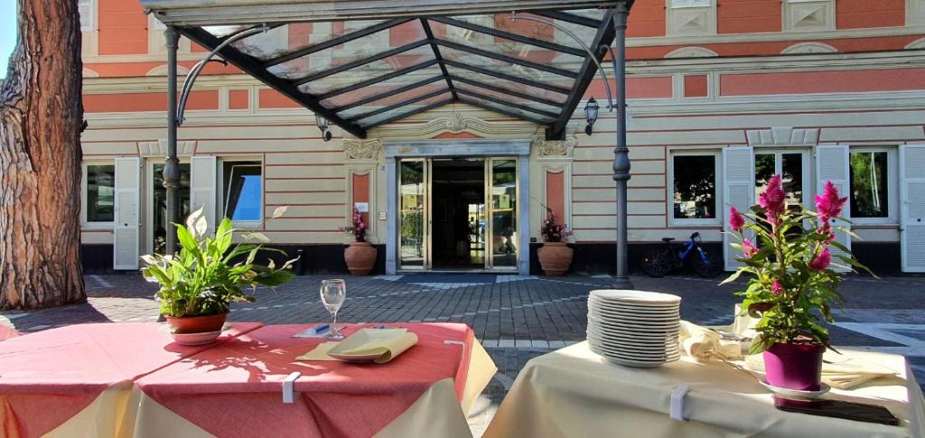Restaurace v ubytování Hotel Sud Est by Fam Rossetti