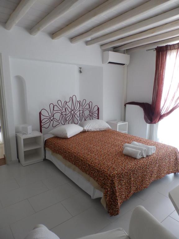 Postel nebo postele na pokoji v ubytování Mykonos Ornos RedOcher Home