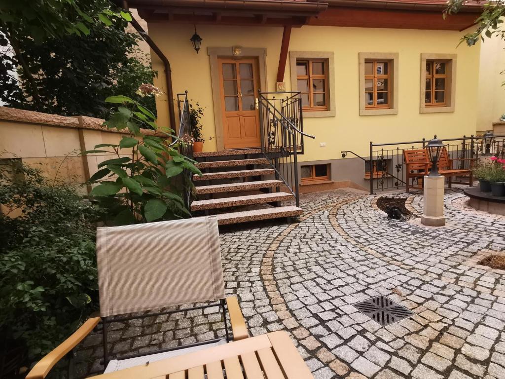 a house with a table and chairs in front of it at Altstadtidyll in Meißen