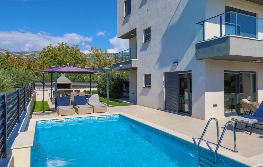 Bazén v ubytovaní Luxury Dream House alebo v jeho blízkosti