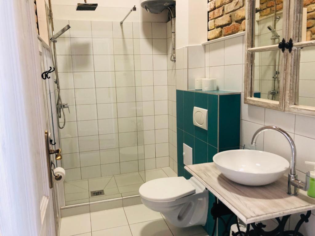 A bathroom at Villa Bella