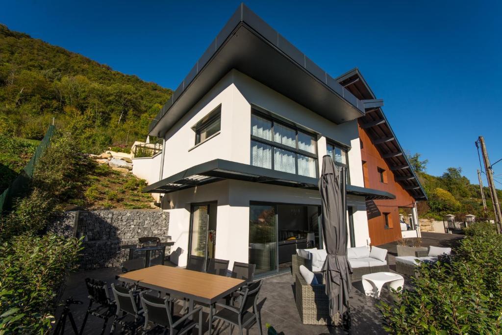 a house on a hill with a table and chairs at Les Catalons in Sévrier