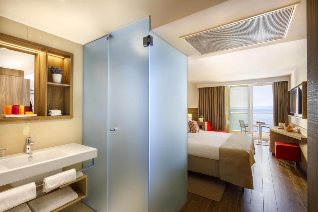 Postel nebo postele na pokoji v ubytování Girandella Resort, Valamar Collection