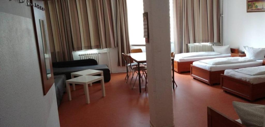 Postel nebo postele na pokoji v ubytování Hostel am Kurtti
