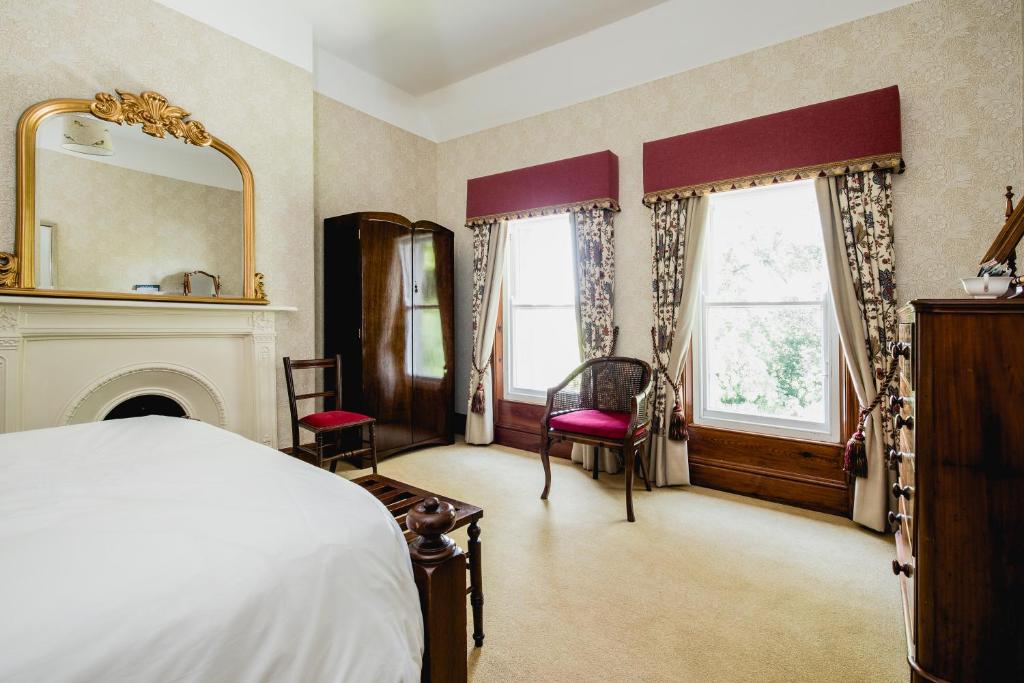 Kiltariff Hall Country House - Double Room With Private Bathroom