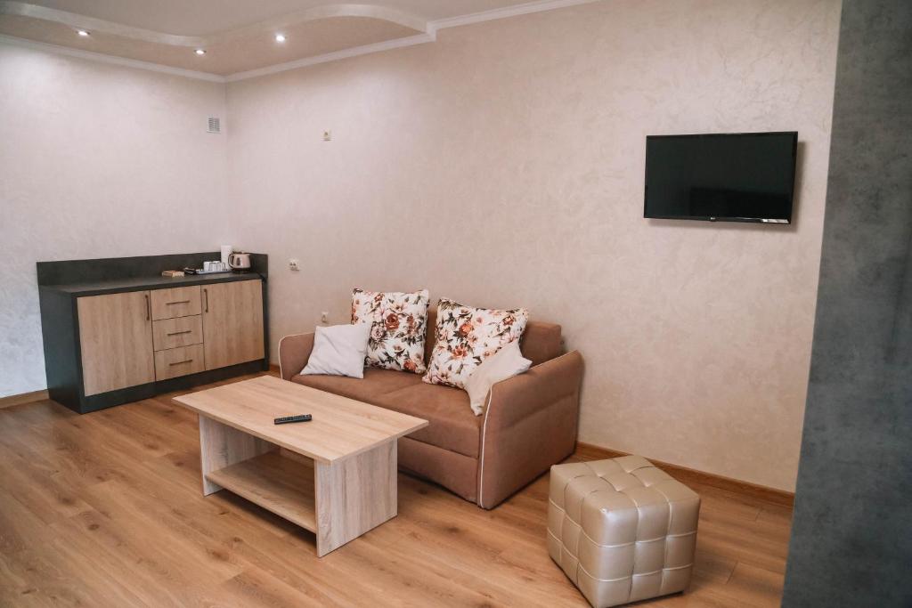 TV a/nebo společenská místnost v ubytování HOTEL Баймонт
