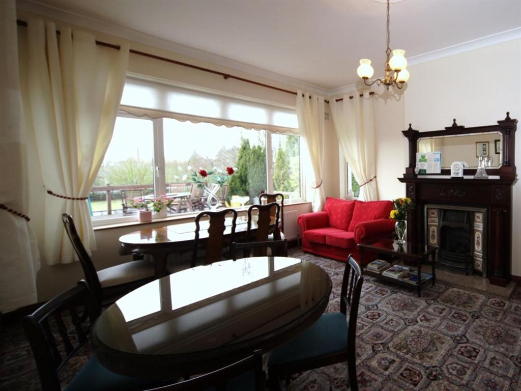 Posezení v ubytování Launard House