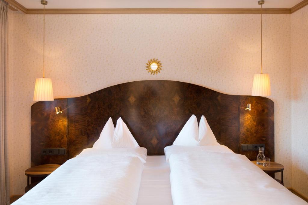 Postel nebo postele na pokoji v ubytování Hotel Sonnenburg