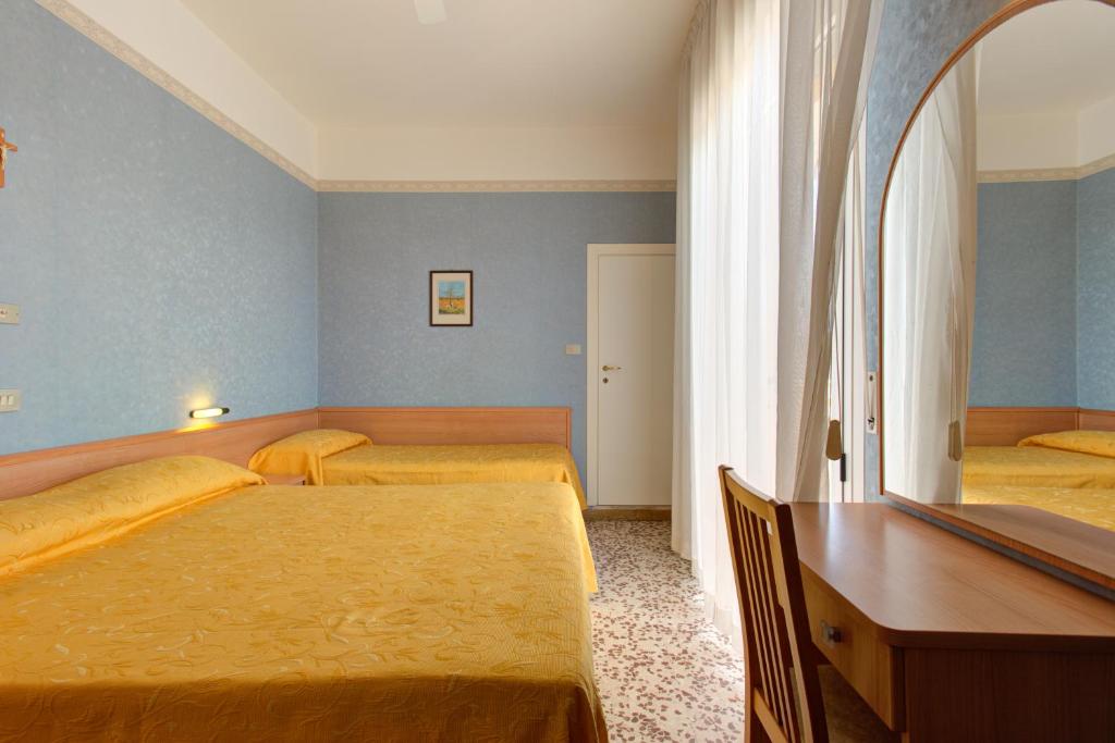Postel nebo postele na pokoji v ubytování Hotel Nella