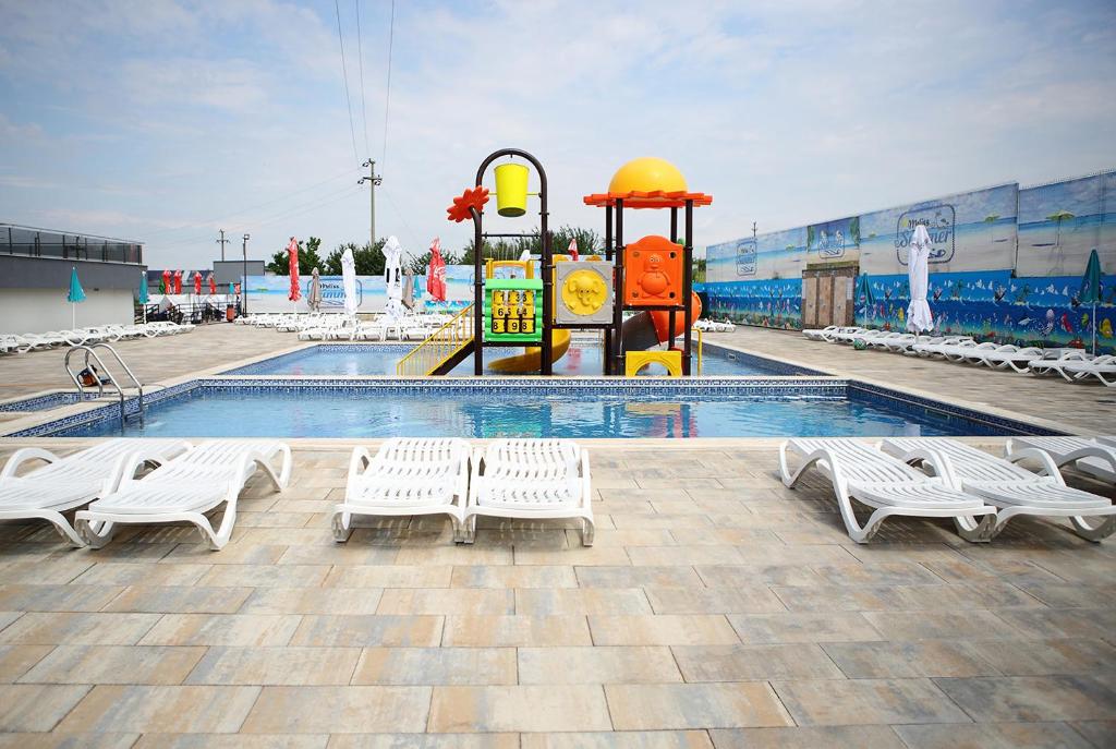 Bazén v ubytování MELISS EVENTS nebo v jeho okolí