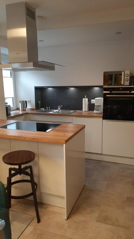 Kuchyň nebo kuchyňský kout v ubytování Moderne Altstadt-Ferienwohnung