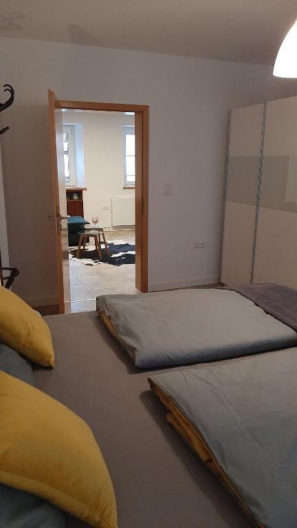 Postel nebo postele na pokoji v ubytování Moderne Altstadt-Ferienwohnung
