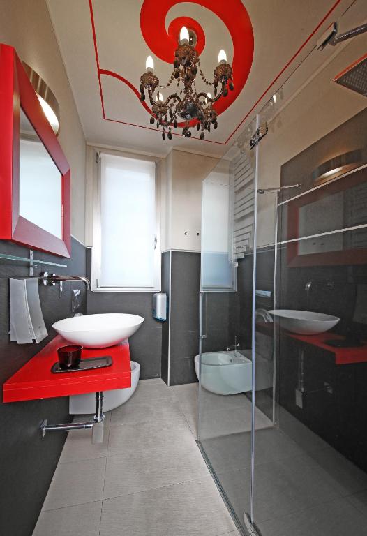 Koupelna v ubytování Happy Hotel Atelier Gardone Riviera Centro & Beach