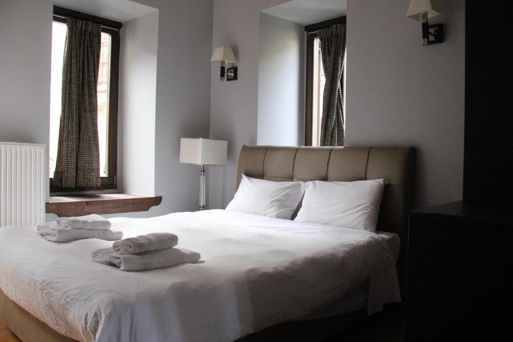 Postel nebo postele na pokoji v ubytování Tsarbou Guesthouse