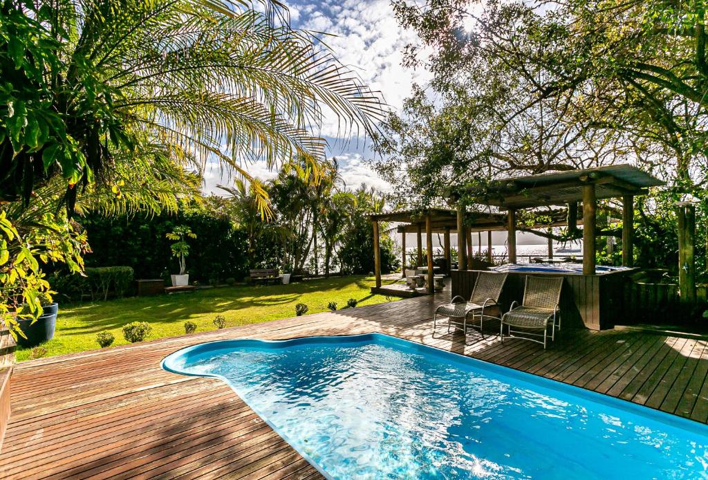  Apartamento pé na areia em Jurerê JBM202
