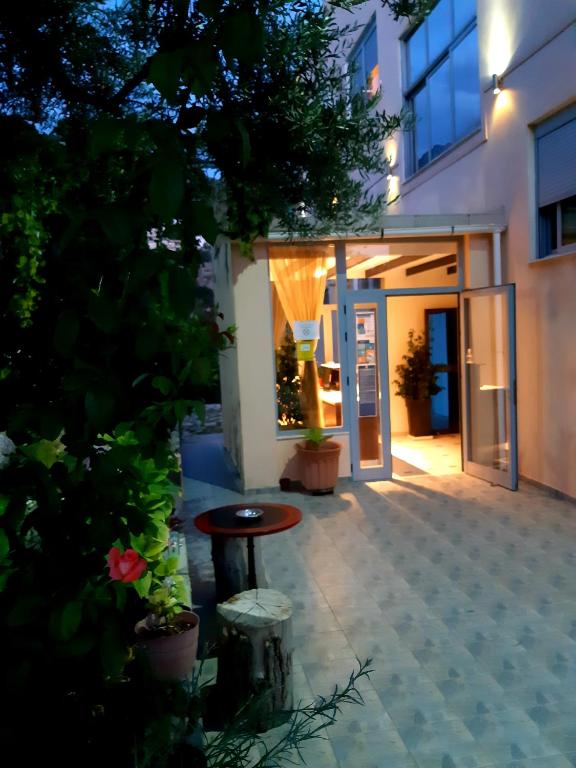 Budova, kde se hotel nachází