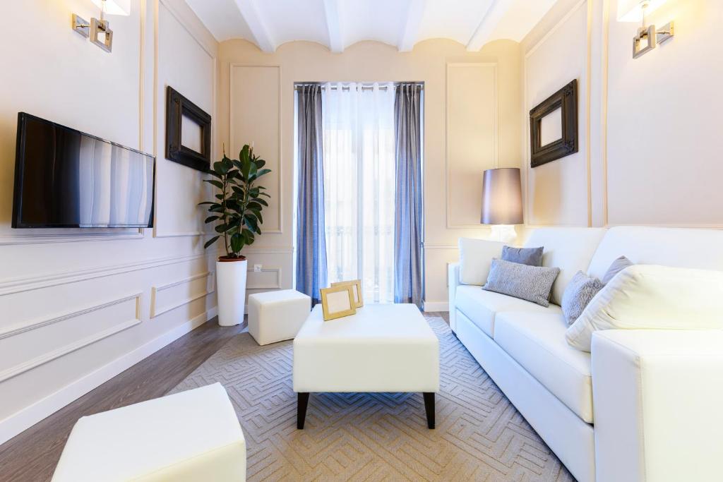 A television and/or entertainment centre at MD Pelayo