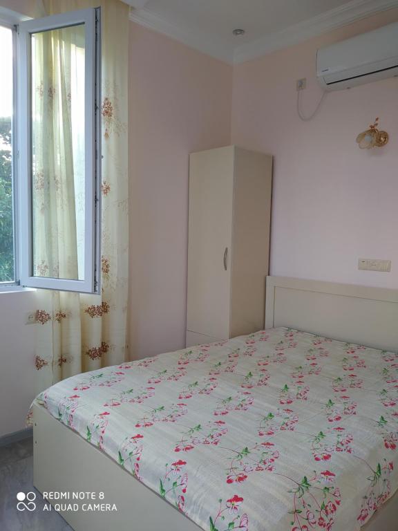 Postel nebo postele na pokoji v ubytování Emzari's Apartment