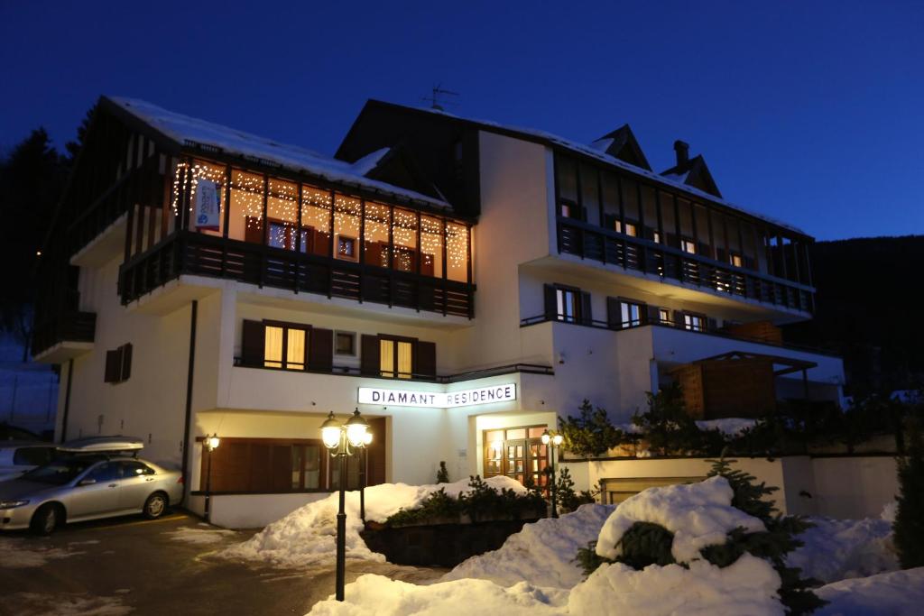 Budova, kde se aparthotel nachází