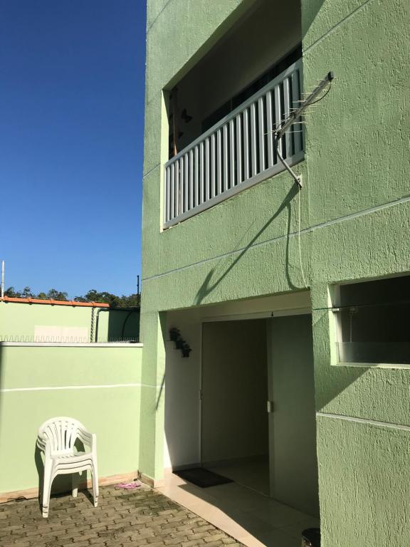  Sobrado 04 em condomínio perto da praia