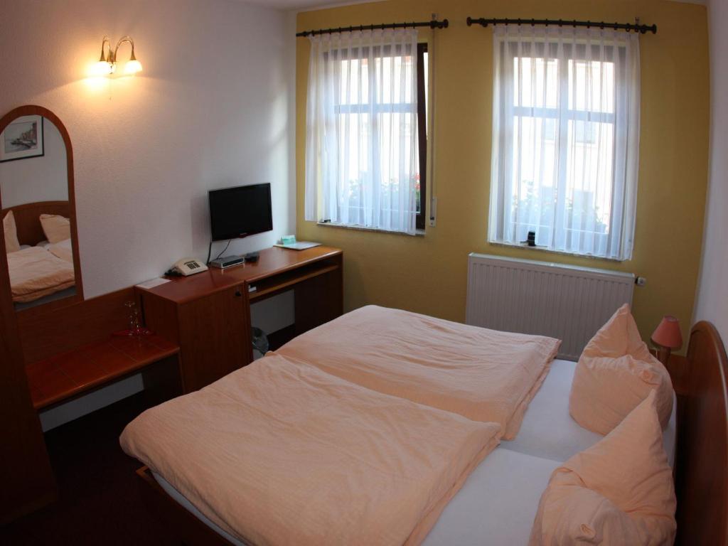 Postel nebo postele na pokoji v ubytování Eiscafe-Pizzeria-Hotel Rialto