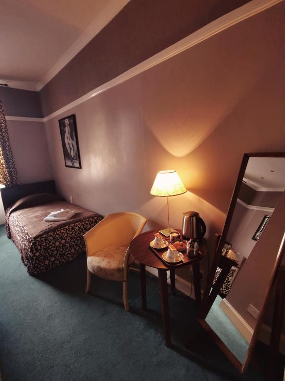 Victoria Hotel - Standard Twin Room