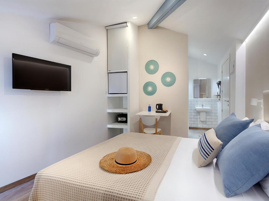 a bedroom with a bed with a hat on it at Hostal Altea House in Altea