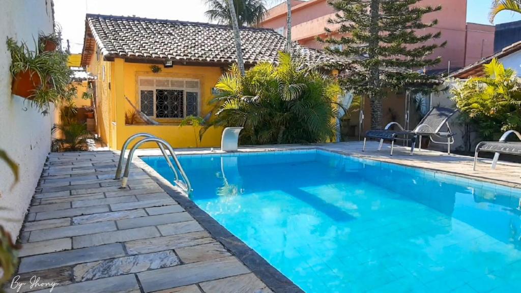  Casa com piscina e mini campo de futebol em Cabo Frio