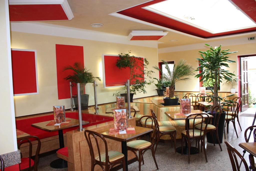 Restaurace v ubytování Eiscafe-Pizzeria-Hotel Rialto