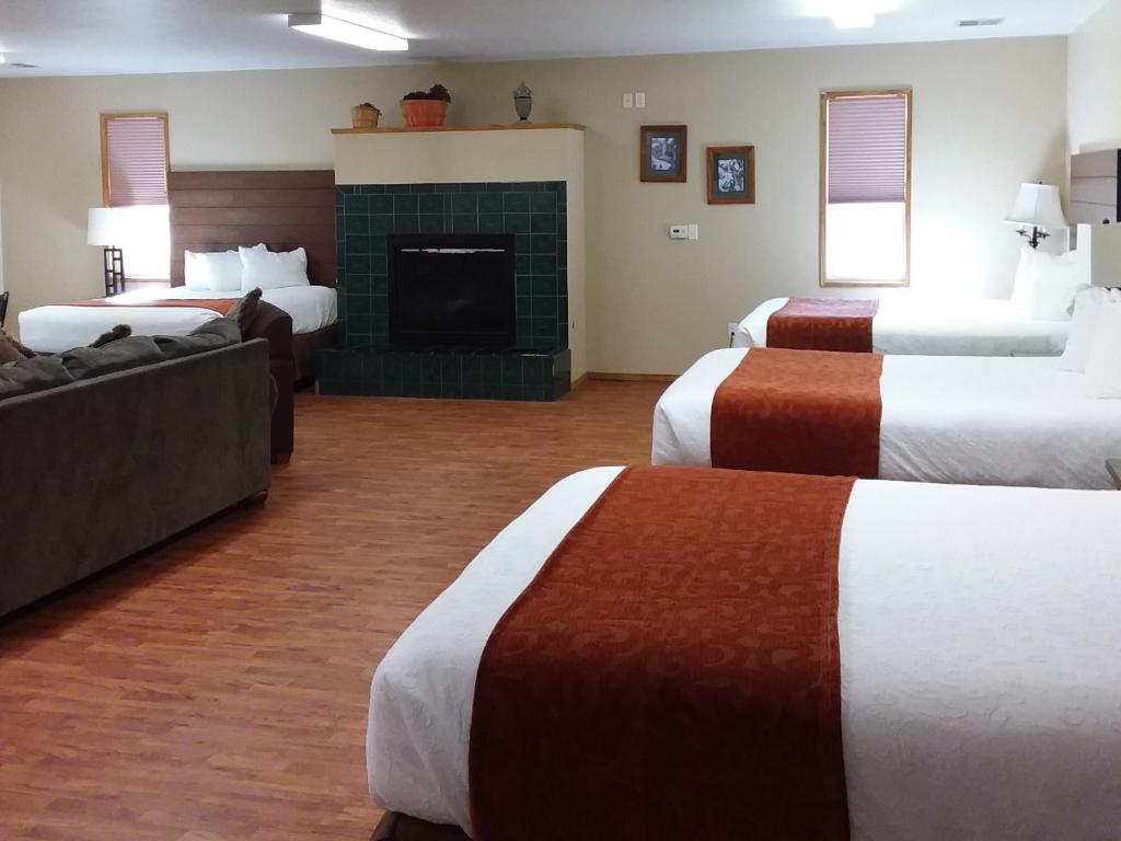 Postel nebo postele na pokoji v ubytování Nisqually Lodge