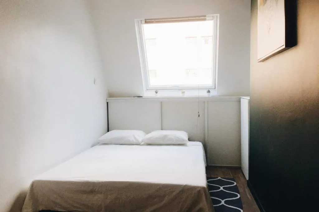 Very bright studio near CHAMPS-ELYSEES, Paris, Franţa